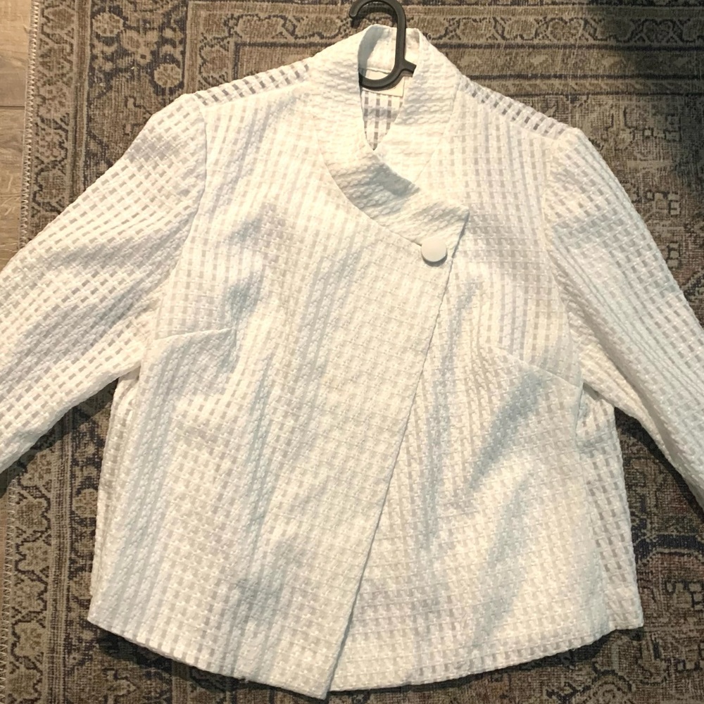 Chico asymmetrical blazer with pretty detail pattern on fabric, partly sheer sz2